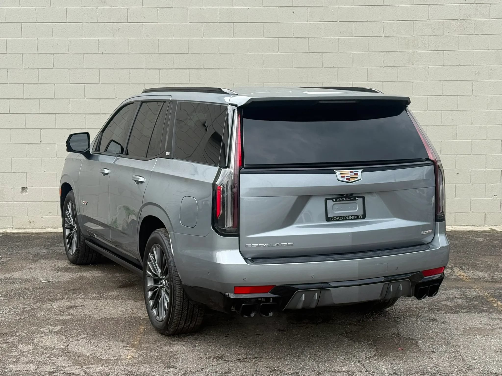 Used 2023 Cadillac Escalade V AWD/4WD image 7