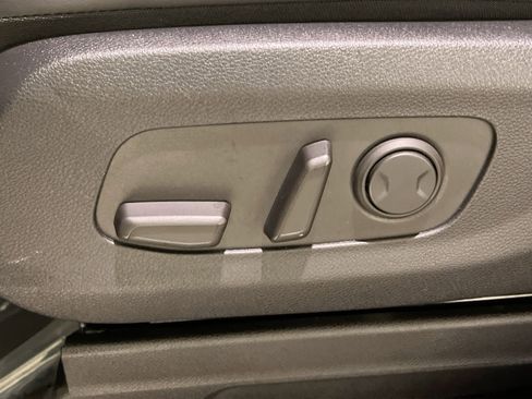 Used 2024 Kia Carnival LX image 22