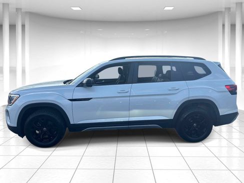 Certified 2024 Volkswagen Atlas Peak Edition SEL AWD/4WD image 10