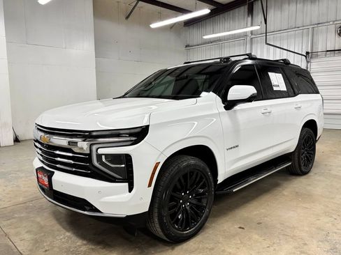 Used 2025 Chevrolet Tahoe LT w/ Comfort Package RWD image 3
