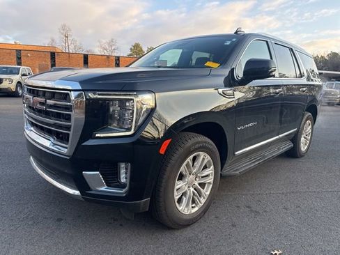 Used 2024 GMC Yukon SLT w/ SLT Luxury Package image 1