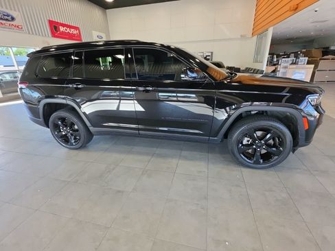 Used 2024 Jeep Grand Cherokee L Laredo AWD/4WD image 7