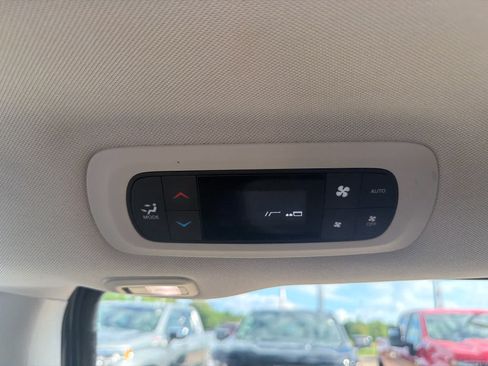 Used 2020 Chrysler Pacifica Limited FWD image 25