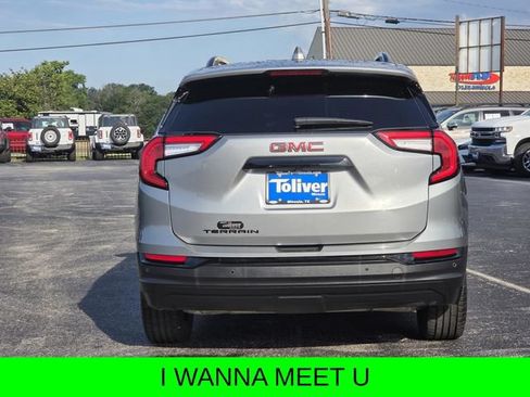 Used 2024 GMC Terrain SLE w/ Driver Convenience Package FWD image 6