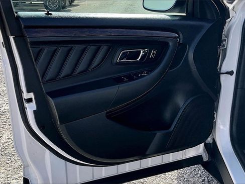 Used 2018 Ford Taurus Limited image 19