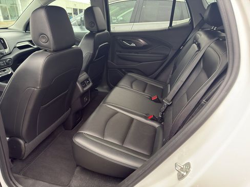Used 2024 GMC Terrain SLT AWD/4WD image 9