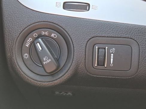 Used 2019 Dodge Journey SE w/ Blacktop Package FWD image 9