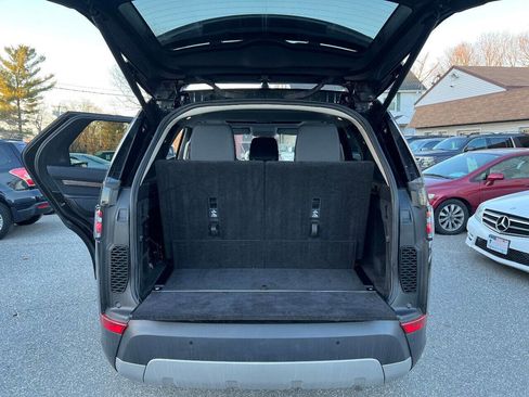 Used 2017 Land Rover Discovery HSE image 18