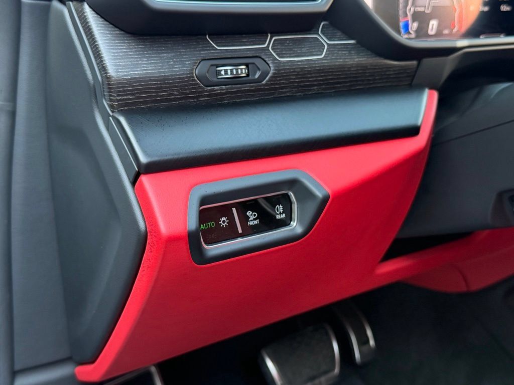 Used 2021 Lamborghini Urus AWD/4WD image 28