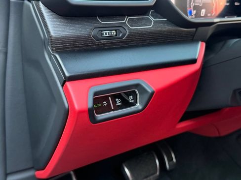 Used 2021 Lamborghini Urus AWD/4WD image 28