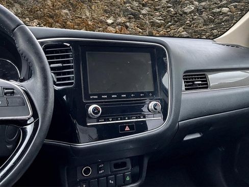 Used 2020 Mitsubishi Outlander SEL image 3