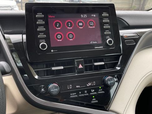 Used 2022 Toyota Camry LE FWD image 16