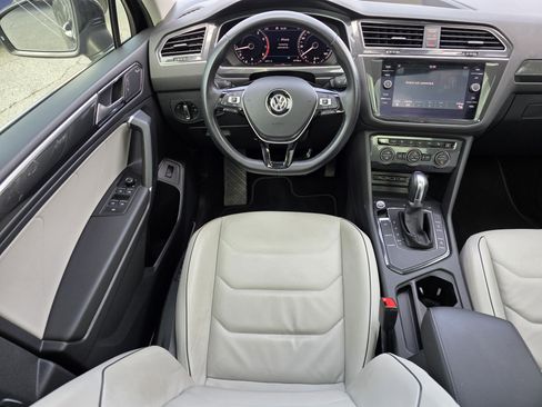 Used 2018 Volkswagen Tiguan SEL Premium image 14