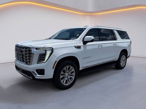 Used 2025 GMC Yukon XL Denali AWD/4WD image 7