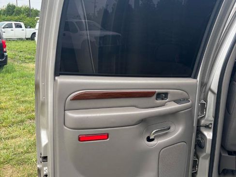 Used 2004 Cadillac Escalade ESV AWD image 21
