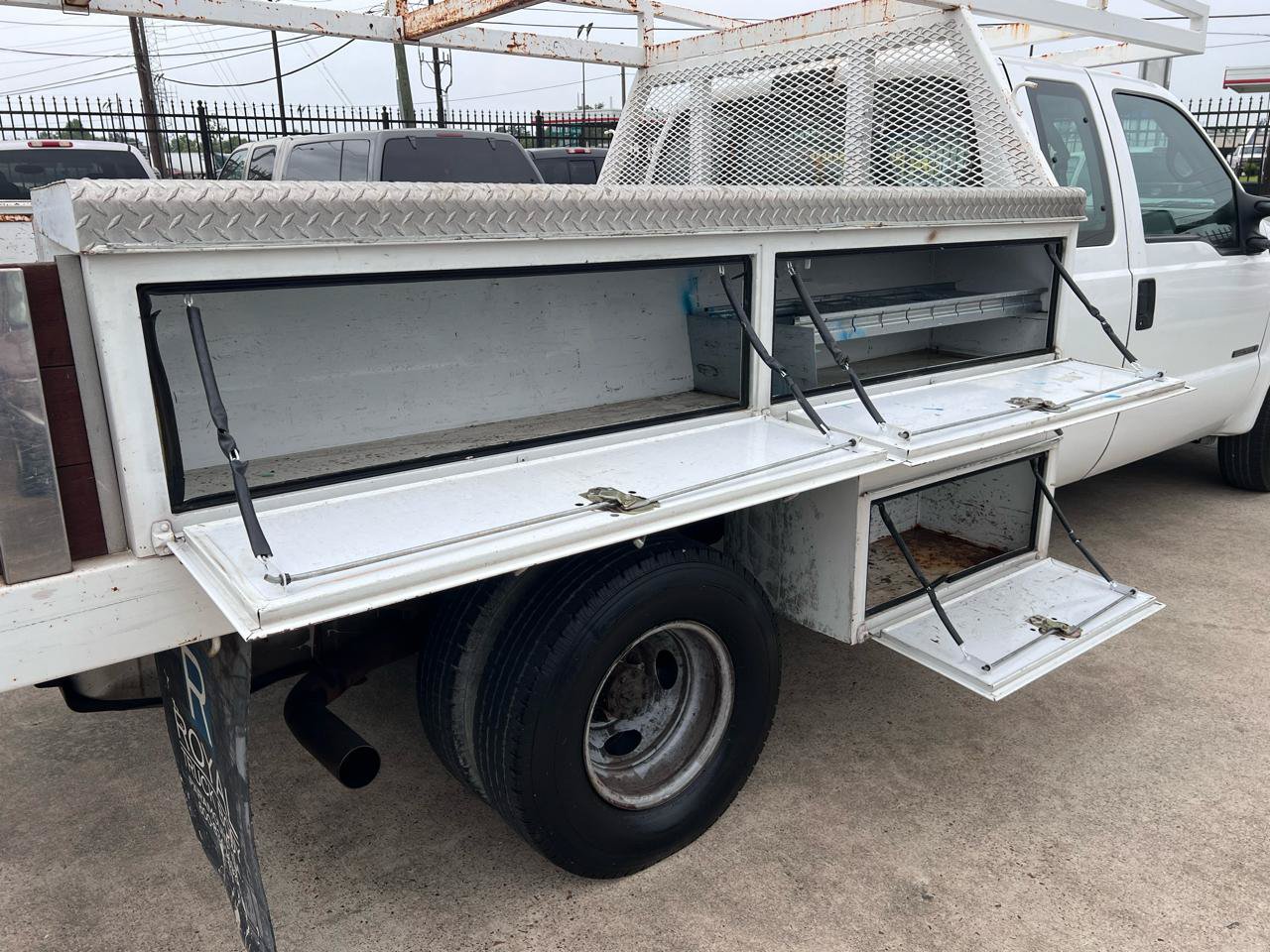 Used 2001 Ford F350 XL RWD image 84