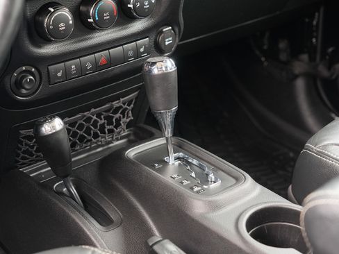 Used 2015 Jeep Wrangler Unlimited Rubicon image 22