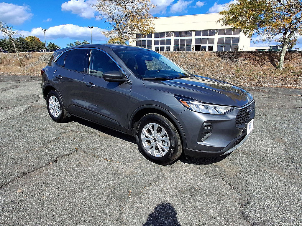 Certified 2023 Ford Escape Active w/ Tech Pack #1 AWD/4WD image 2
