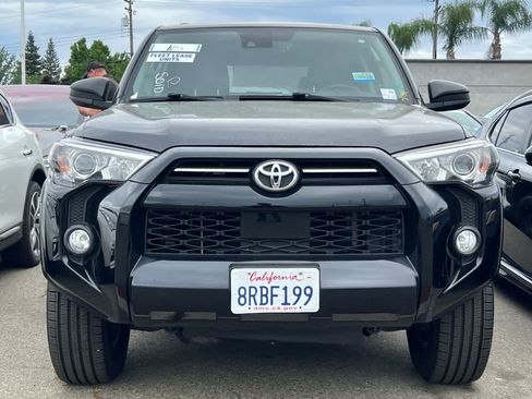 Used 2020 Toyota 4Runner SR5 image 2