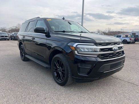 Certified 2024 Ford Expedition XLT image 3