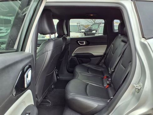 Used 2025 Jeep Compass Limited AWD/4WD image 11