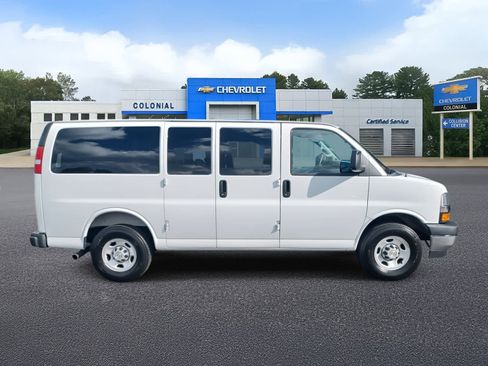 Used 2025 Chevrolet Express 3500 LS w/ Chrome Appearance Package image 3