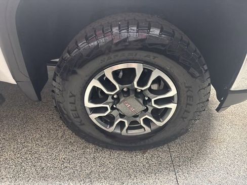 Used 2023 GMC Sierra 2500 SLT w/ SLT Convenience Package image 22