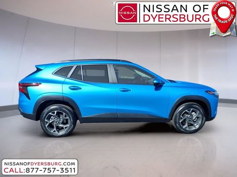 Used 2025 Chevrolet Trax LT w/ Driver Confidence Package image 2