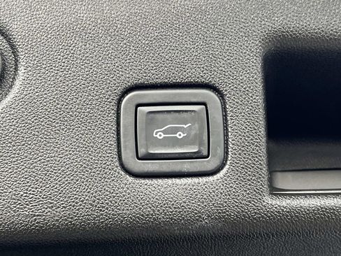 Used 2022 Chevrolet Equinox LT w/ Driver Convenience Package FWD image 10