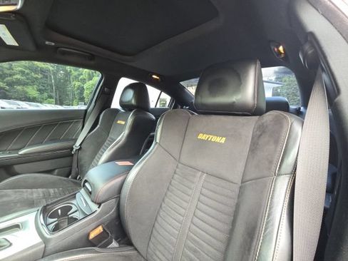 Used 2017 Dodge Charger R/T RWD image 23