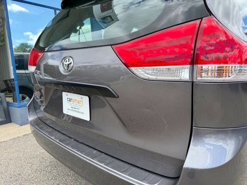 Used 2014 Toyota Sienna L FWD image 10