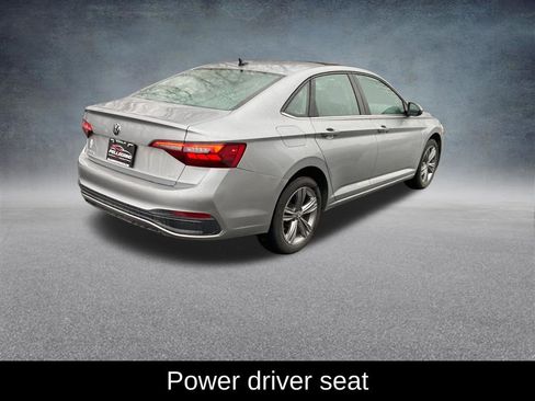 Used 2023 Volkswagen Jetta SE FWD image 6