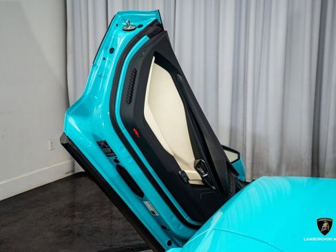 Used 2025 Lamborghini Revuelto image 37