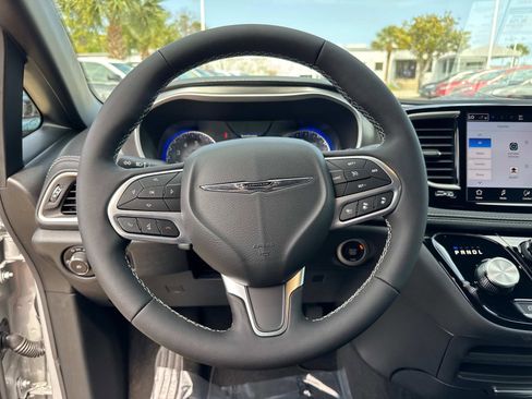 New 2026 Chrysler Pacifica Select FWD image 29