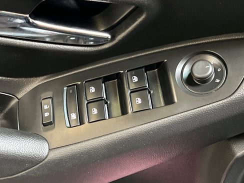 Used 2021 Chevrolet Trax LT image 12