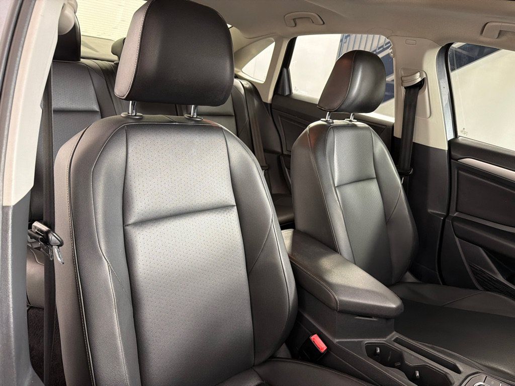 Used 2019 Volkswagen Jetta SE w/ Cold Weather Package FWD image 24
