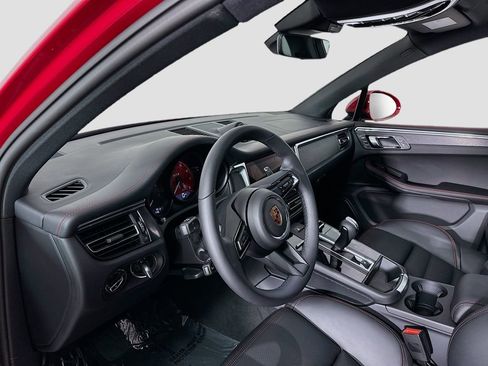 New 2026 Porsche Macan GTS image 4