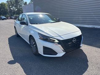 Used 2025 Nissan Altima 2.5 SV image 1