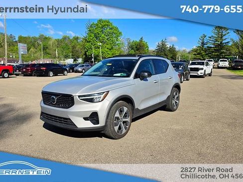 Used 2024 Volvo XC40 B5 Plus w/ Climate Package AWD/4WD image 3