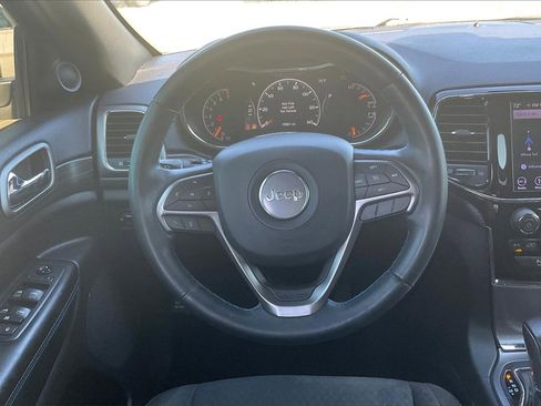 Used 2019 Jeep Grand Cherokee Laredo image 5