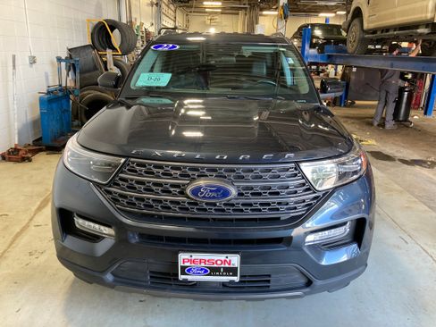 Used 2022 Ford Explorer XLT w/ Equipment Group 202A image 2