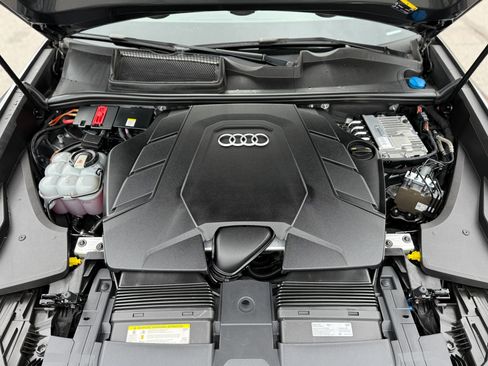 Used 2019 Audi Q8 Premium Plus w/ Premium Plus image 13