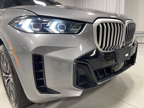 Used 2024 BMW X5 xDrive40i w/ M Sport Package AWD/4WD image 11
