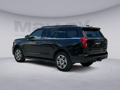 Used 2025 Ford Expedition Active AWD/4WD image 3