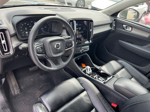 Used 2022 Volvo XC40 T5 Inscription AWD/4WD image 2