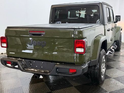 Used 2022 Jeep Gladiator Sport image 11