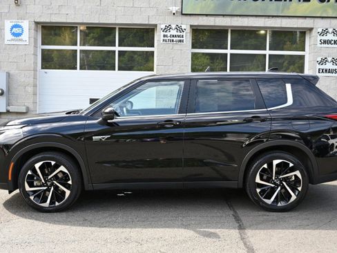 Used 2023 Mitsubishi Outlander SE image 4