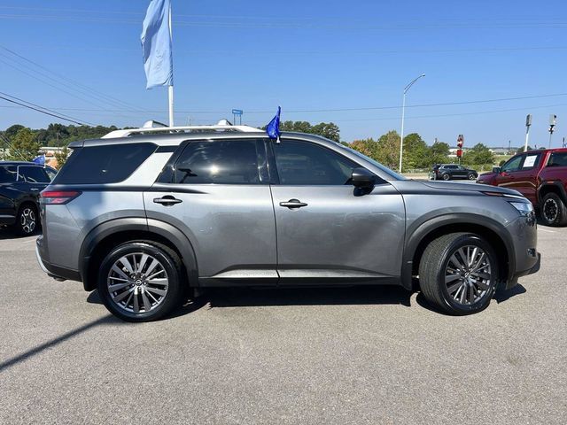 Used 2024 Nissan Pathfinder SL w/ SL Premium Package FWD image 2