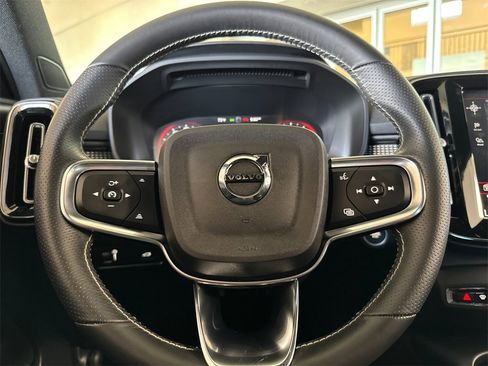 Certified 2021 Volvo XC40 T5 R-Design image 23