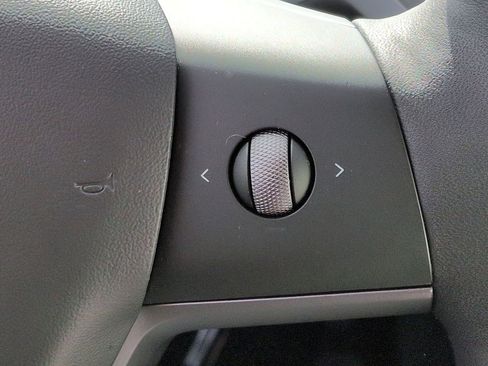 Used 2021 Tesla Model Y Long Range image 12